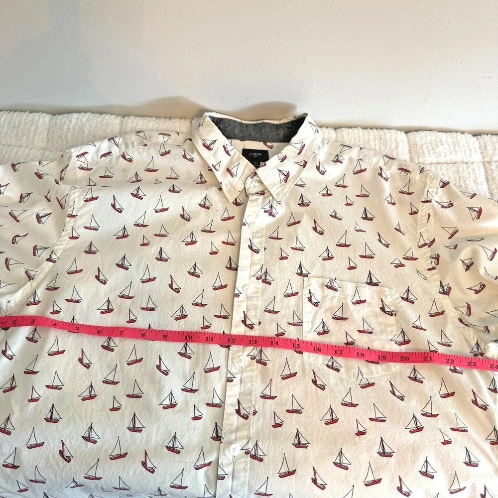 J CREW Mens Button Short Sleeve Shirt XL Coastal Sailboats Vacation Travel Beach